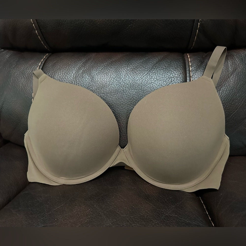 Brand new with tags SKIMS push up bra
